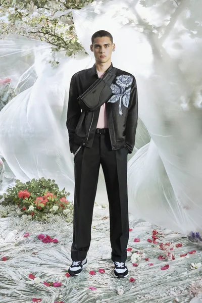 Look 18
